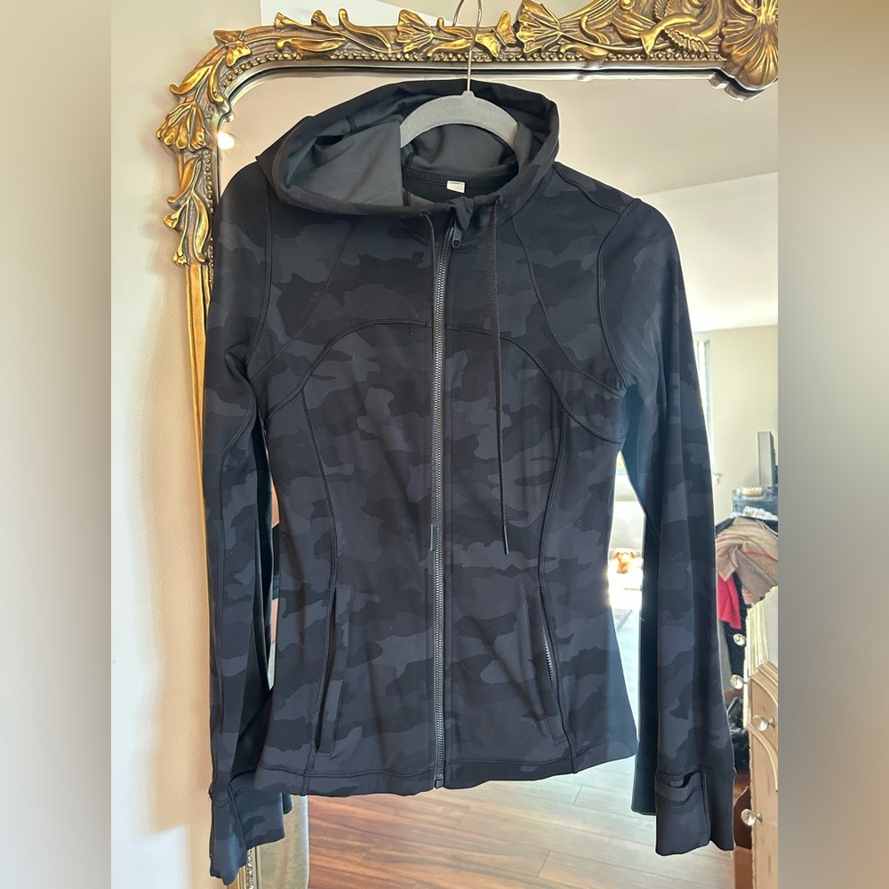 Lululemon define jacket size 6.